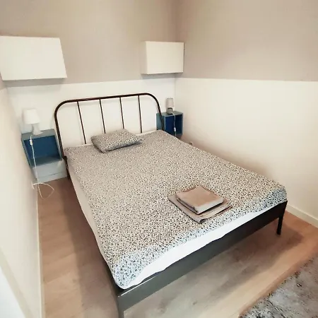 First -- Zoliborz 1 * 华沙